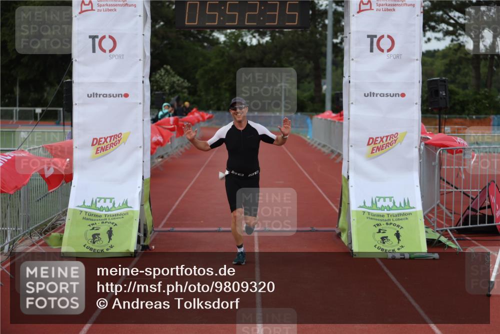14.06.2026 - 7 Türme Triathlon Andreas Tolksdorf http://msf.ph/oto/9809320 14.06.2026 16:52:34 Ziel 748 meine-sportfotos.de