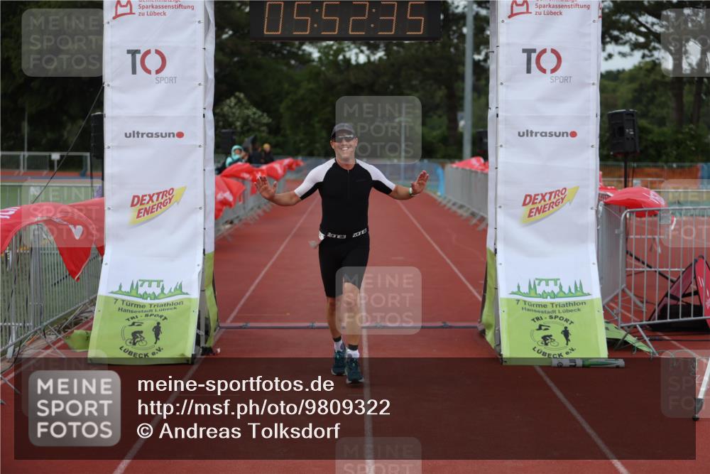 14.06.2026 - 7 Türme Triathlon Andreas Tolksdorf http://msf.ph/oto/9809322 14.06.2026 16:52:34 Ziel 748 meine-sportfotos.de
