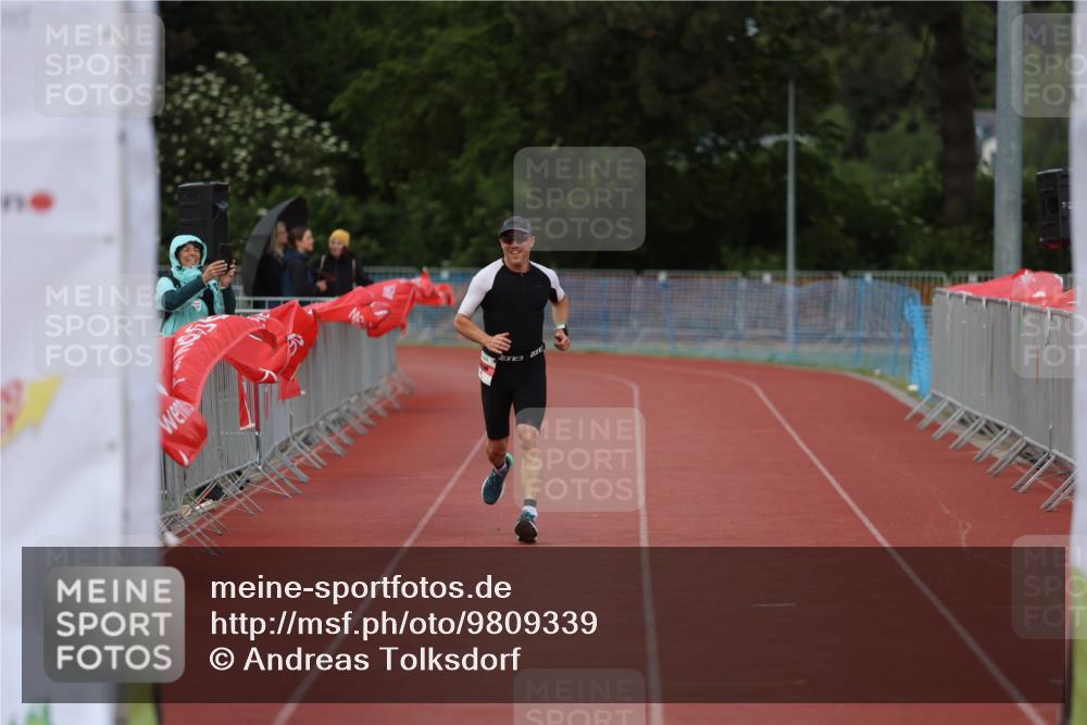 14.06.2026 - 7 Türme Triathlon Andreas Tolksdorf http://msf.ph/oto/9809339 14.06.2026 16:52:29 Ziel 748 meine-sportfotos.de