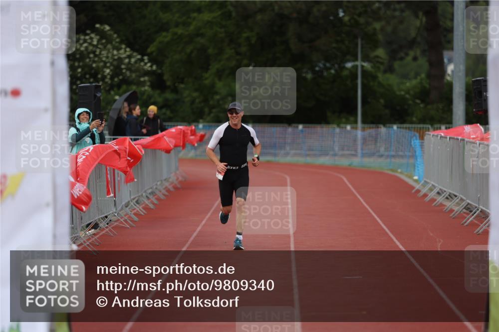 14.06.2026 - 7 Türme Triathlon Andreas Tolksdorf http://msf.ph/oto/9809340 14.06.2026 16:52:29 Ziel 748 meine-sportfotos.de