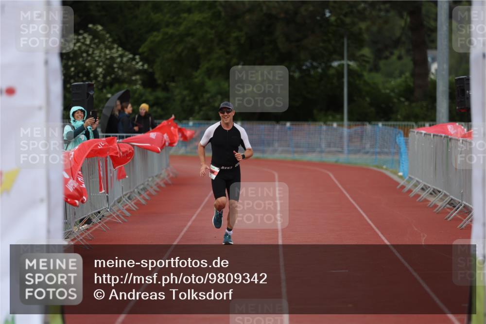 14.06.2026 - 7 Türme Triathlon Andreas Tolksdorf http://msf.ph/oto/9809342 14.06.2026 16:52:29 Ziel 748 meine-sportfotos.de