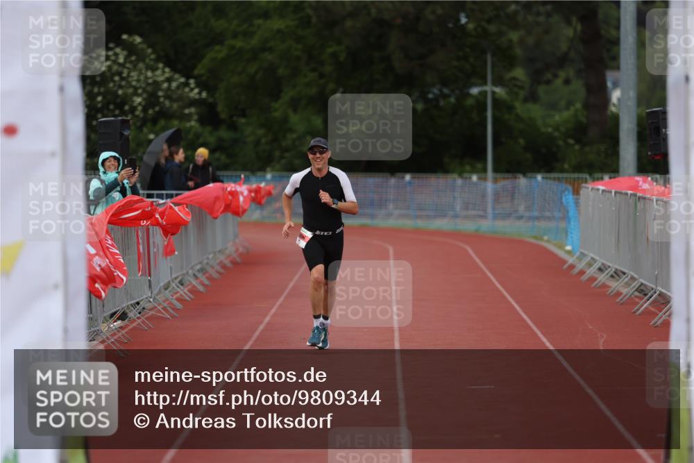 14.06.2026 - 7 Türme Triathlon Andreas Tolksdorf http://msf.ph/oto/9809344 14.06.2026 16:52:29 Ziel 748 meine-sportfotos.de