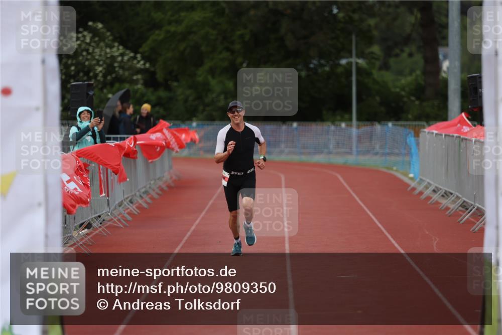 14.06.2026 - 7 Türme Triathlon Andreas Tolksdorf http://msf.ph/oto/9809350 14.06.2026 16:52:29 Ziel 748 meine-sportfotos.de