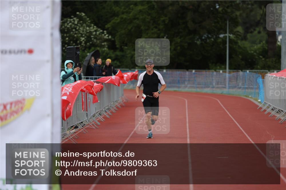 14.06.2026 - 7 Türme Triathlon Andreas Tolksdorf http://msf.ph/oto/9809363 14.06.2026 16:52:29 Ziel 748 meine-sportfotos.de