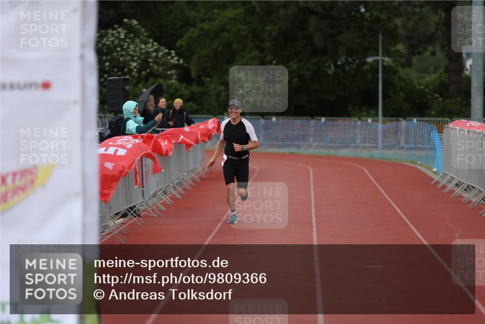 14.06.2026 - 7 Türme Triathlon Andreas Tolksdorf http://msf.ph/oto/9809366 14.06.2026 16:52:28 Ziel 748 meine-sportfotos.de