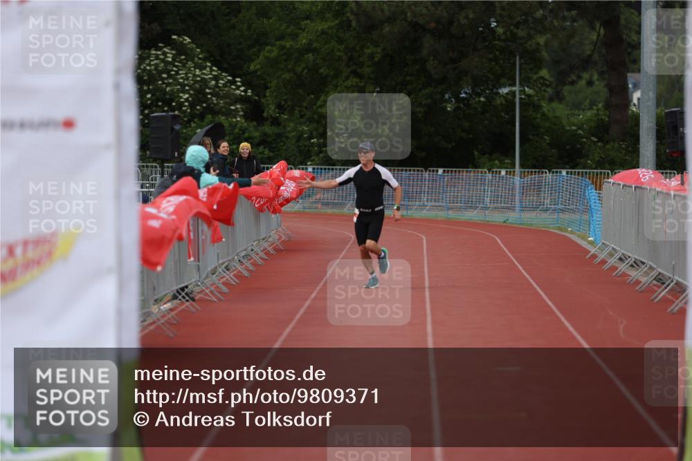 14.06.2026 - 7 Türme Triathlon Andreas Tolksdorf http://msf.ph/oto/9809371 14.06.2026 16:52:27 Ziel 748 meine-sportfotos.de