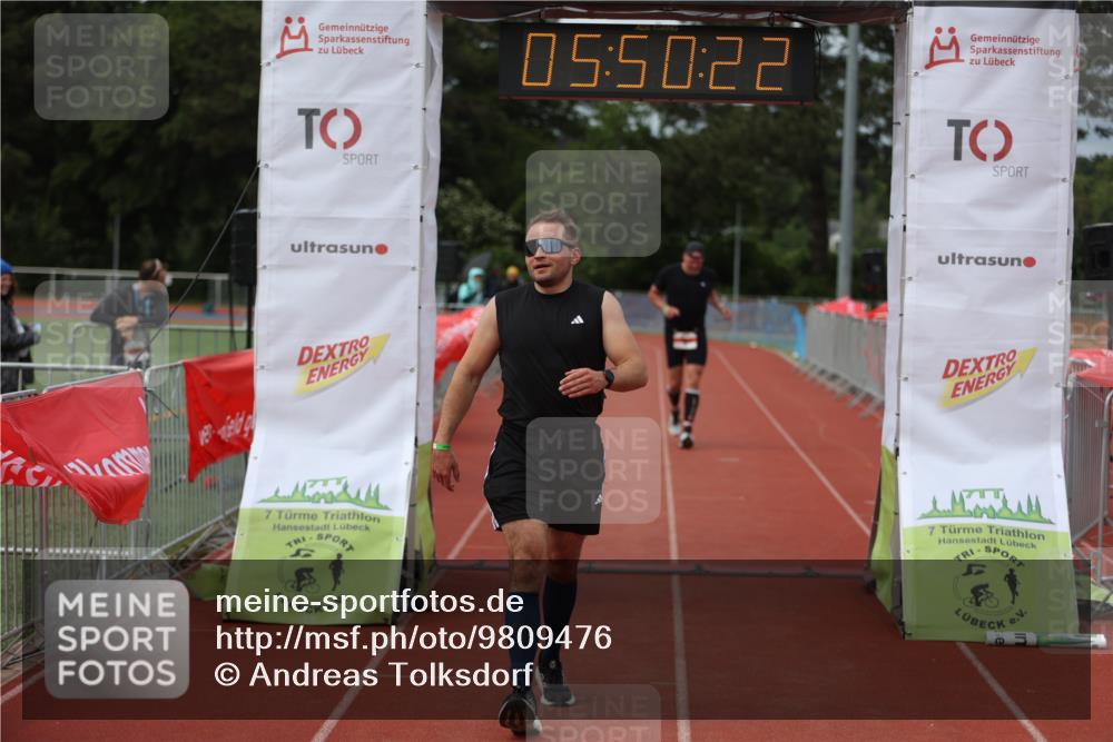14.06.2026 - 7 Türme Triathlon Andreas Tolksdorf http://msf.ph/oto/9809476 14.06.2026 16:50:21 Ziel 694, 766 meine-sportfotos.de