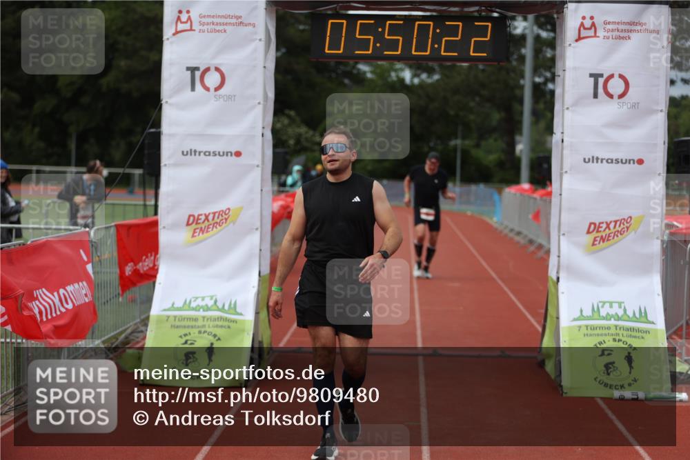 14.06.2026 - 7 Türme Triathlon Andreas Tolksdorf http://msf.ph/oto/9809480 14.06.2026 16:50:21 Ziel 694, 766 meine-sportfotos.de
