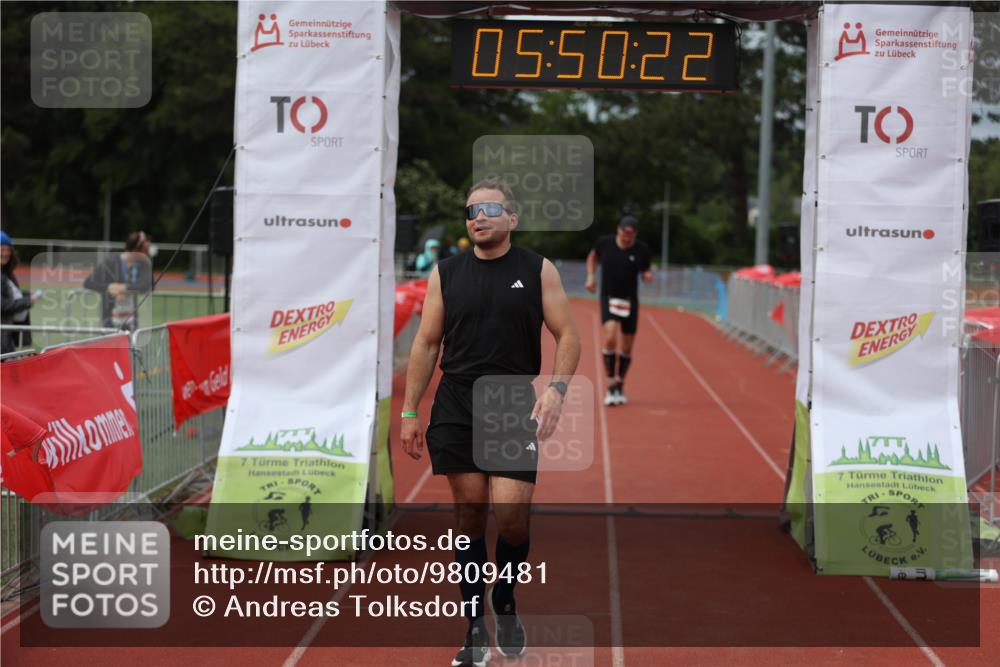 14.06.2026 - 7 Türme Triathlon Andreas Tolksdorf http://msf.ph/oto/9809481 14.06.2026 16:50:21 Ziel 694, 766 meine-sportfotos.de