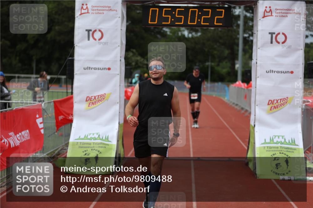 14.06.2026 - 7 Türme Triathlon Andreas Tolksdorf http://msf.ph/oto/9809488 14.06.2026 16:50:21 Ziel 694, 766 meine-sportfotos.de