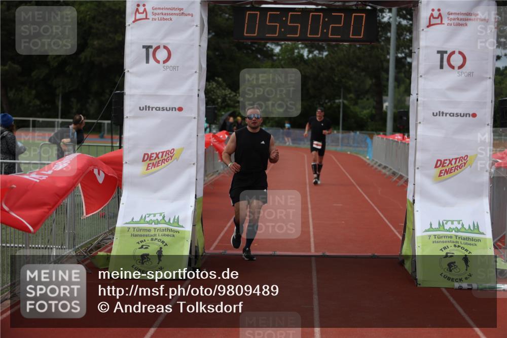 14.06.2026 - 7 Türme Triathlon Andreas Tolksdorf http://msf.ph/oto/9809489 14.06.2026 16:50:19 Ziel 694, 766 meine-sportfotos.de