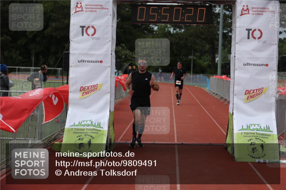 14.06.2026 - 7 Türme Triathlon Andreas Tolksdorf http://msf.ph/oto/9809491 14.06.2026 16:50:19 Ziel 694, 766 meine-sportfotos.de