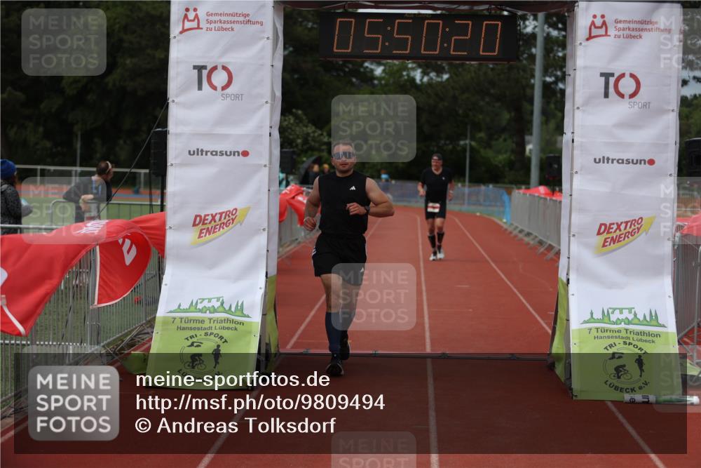 14.06.2026 - 7 Türme Triathlon Andreas Tolksdorf http://msf.ph/oto/9809494 14.06.2026 16:50:19 Ziel 694, 766 meine-sportfotos.de