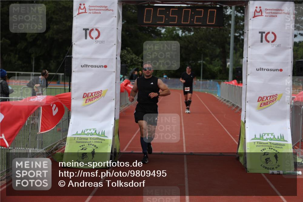 14.06.2026 - 7 Türme Triathlon Andreas Tolksdorf http://msf.ph/oto/9809495 14.06.2026 16:50:19 Ziel 694, 766 meine-sportfotos.de