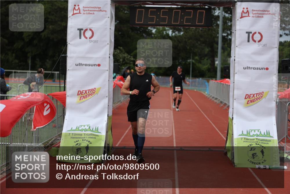 14.06.2026 - 7 Türme Triathlon Andreas Tolksdorf http://msf.ph/oto/9809500 14.06.2026 16:50:19 Ziel 694, 766 meine-sportfotos.de