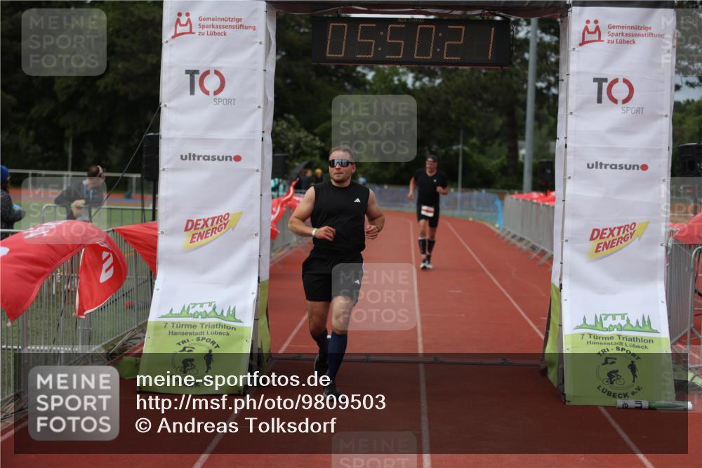 14.06.2026 - 7 Türme Triathlon Andreas Tolksdorf http://msf.ph/oto/9809503 14.06.2026 16:50:19 Ziel 694, 766 meine-sportfotos.de