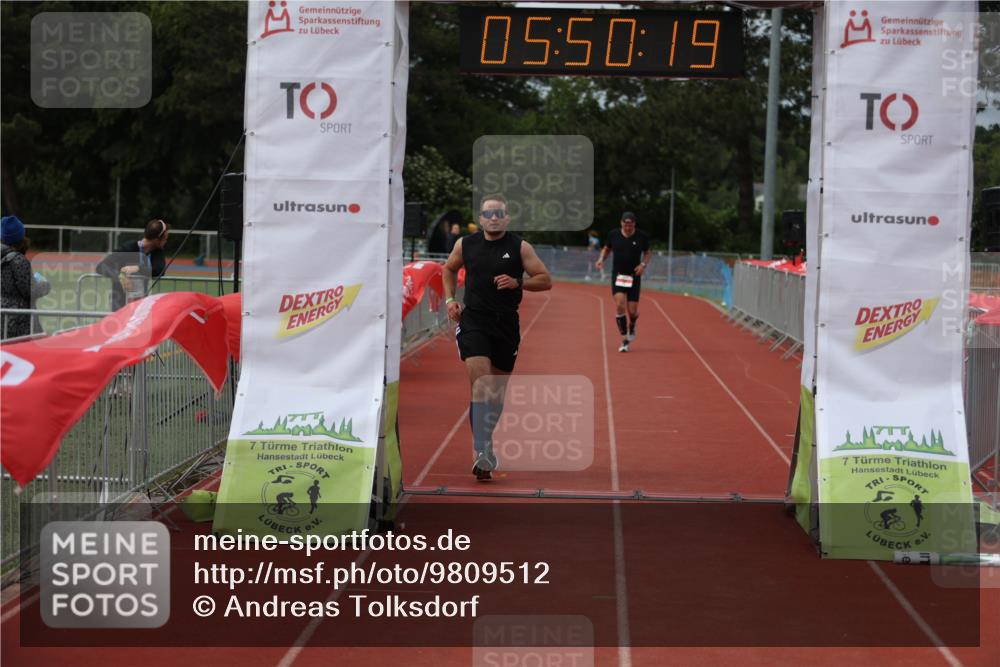 14.06.2026 - 7 Türme Triathlon Andreas Tolksdorf http://msf.ph/oto/9809512 14.06.2026 16:50:18 Ziel 694, 766 meine-sportfotos.de