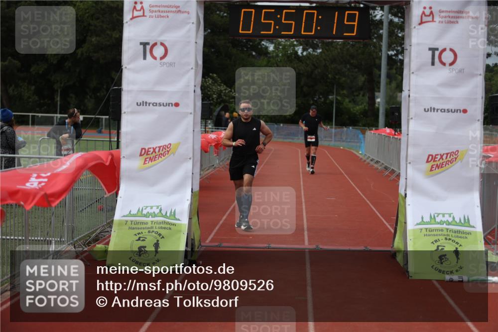 14.06.2026 - 7 Türme Triathlon Andreas Tolksdorf http://msf.ph/oto/9809526 14.06.2026 16:50:18 Ziel 694, 766 meine-sportfotos.de