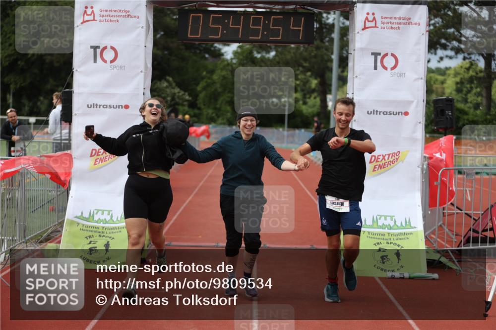 14.06.2026 - 7 Türme Triathlon Andreas Tolksdorf http://msf.ph/oto/9809534 14.06.2026 16:49:53 Ziel 829, 861, 891 meine-sportfotos.de