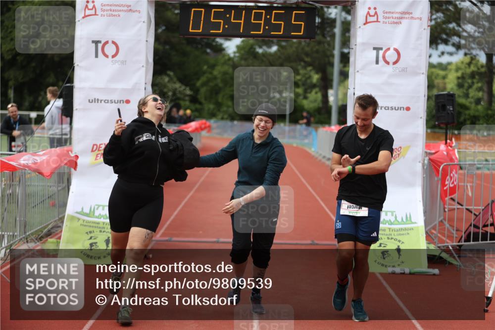 14.06.2026 - 7 Türme Triathlon Andreas Tolksdorf http://msf.ph/oto/9809539 14.06.2026 16:49:54 Ziel 829, 891 meine-sportfotos.de