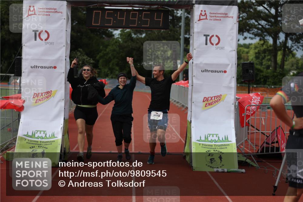 14.06.2026 - 7 Türme Triathlon Andreas Tolksdorf http://msf.ph/oto/9809545 14.06.2026 16:49:52 Ziel 767, 829, 861, 891 meine-sportfotos.de