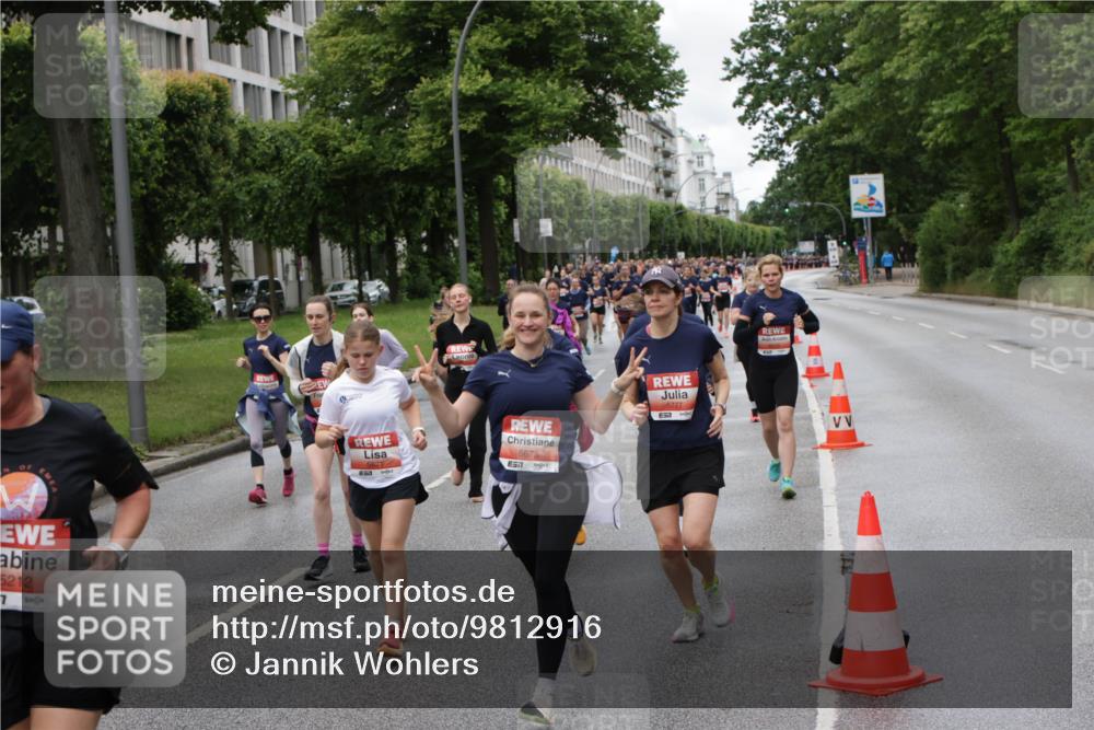 14.06.2026 - REWE Women's Run Jannik Wohlers http://msf.ph/oto/9812916 14.06.2026 10:39:25 Laufen 5212, 7, 5675, 57, 5777 meine-sportfotos.de