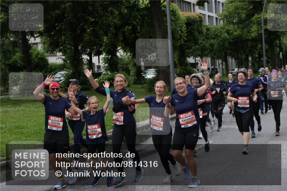 14.06.2026 - REWE Women's Run Jannik Wohlers http://msf.ph/oto/9814316 14.06.2026 10:40:31 Laufen 5027, 857, 5609, 7, 7, 5610 meine-sportfotos.de