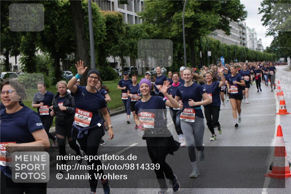 14.06.2026 - REWE Women's Run Jannik Wohlers http://msf.ph/oto/9814339 14.06.2026 10:40:33 Laufen 607, 5891, 657, 5890, 5415 meine-sportfotos.de