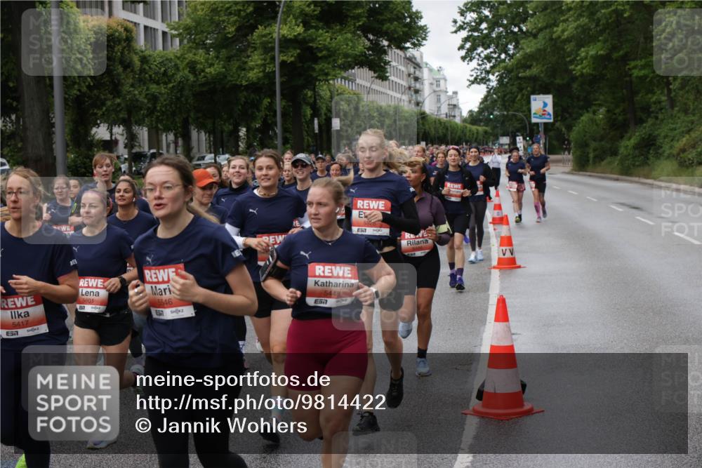 14.06.2026 - REWE Women's Run Jannik Wohlers http://msf.ph/oto/9814422 14.06.2026 10:40:50 Laufen 5417, 57, 5601, 57, 5546, 5445, 57, 57 meine-sportfotos.de
