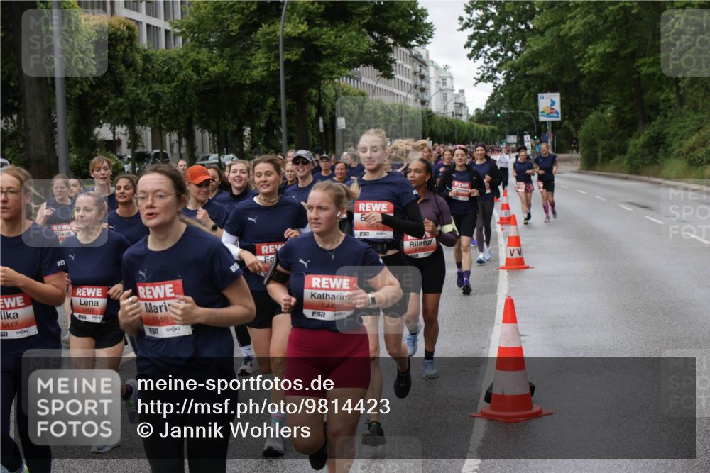 14.06.2026 - REWE Women's Run Jannik Wohlers http://msf.ph/oto/9814423 14.06.2026 10:40:50 Laufen 5417, 5601, 657, 5546, 57, 5445, 57, 5928, 57, 1 meine-sportfotos.de