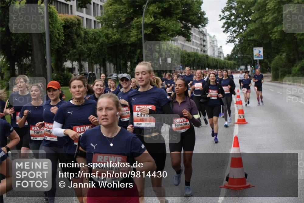 14.06.2026 - REWE Women's Run Jannik Wohlers http://msf.ph/oto/9814430 14.06.2026 10:40:50 Laufen 5282, 5586, 4, 5445, 7, 5341, 5928, 7, 5486 meine-sportfotos.de