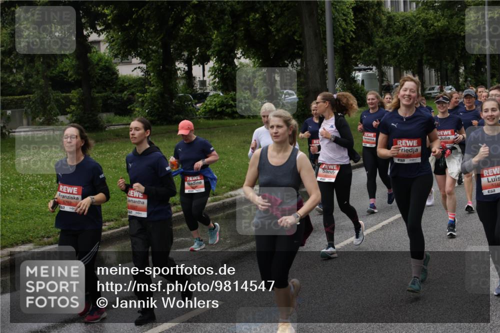14.06.2026 - REWE Women's Run Jannik Wohlers http://msf.ph/oto/9814547 14.06.2026 10:41:14 Laufen 5752, 577, 5327, 51, 5748, 7 meine-sportfotos.de