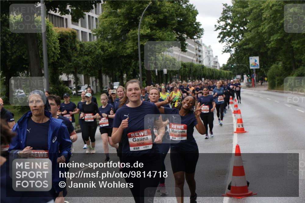 14.06.2026 - REWE Women's Run Jannik Wohlers http://msf.ph/oto/9814718 14.06.2026 10:41:49 Laufen 5727, 7, 5606, 57, 5149, 7 meine-sportfotos.de