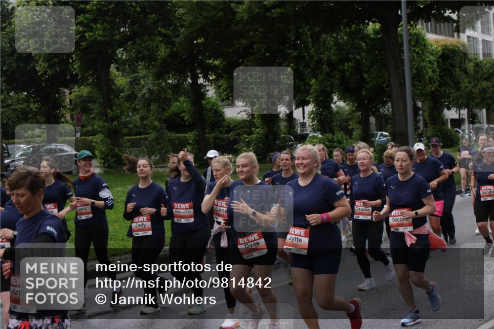 14.06.2026 - REWE Women's Run Jannik Wohlers http://msf.ph/oto/9814842 14.06.2026 10:42:17 Laufen 6018, 55, 5944, 5384, 5385, 5856, 53 meine-sportfotos.de