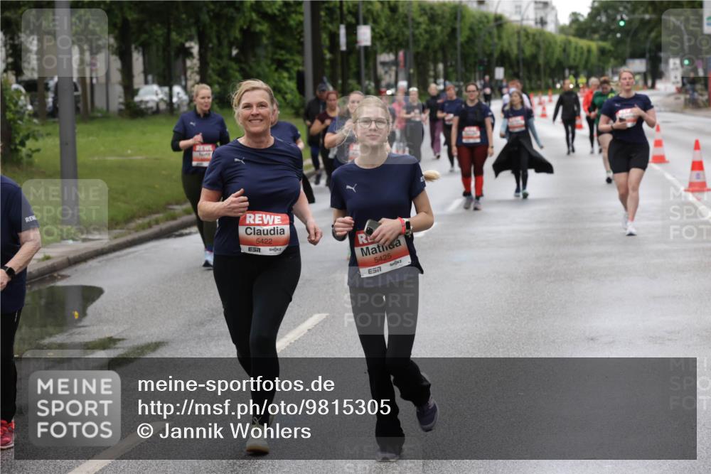 14.06.2026 - REWE Women's Run Jannik Wohlers http://msf.ph/oto/9815305 14.06.2026 10:43:48 Laufen 5422, 5425, 7 meine-sportfotos.de