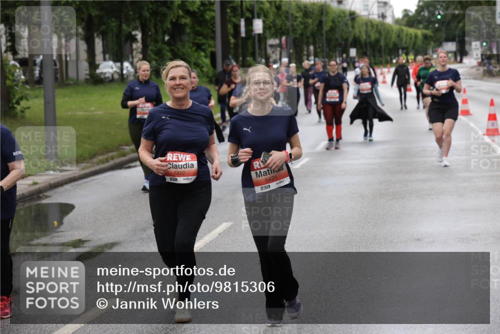 14.06.2026 - REWE Women's Run Jannik Wohlers http://msf.ph/oto/9815306 14.06.2026 10:43:48 Laufen 5422, 5425, 7 meine-sportfotos.de