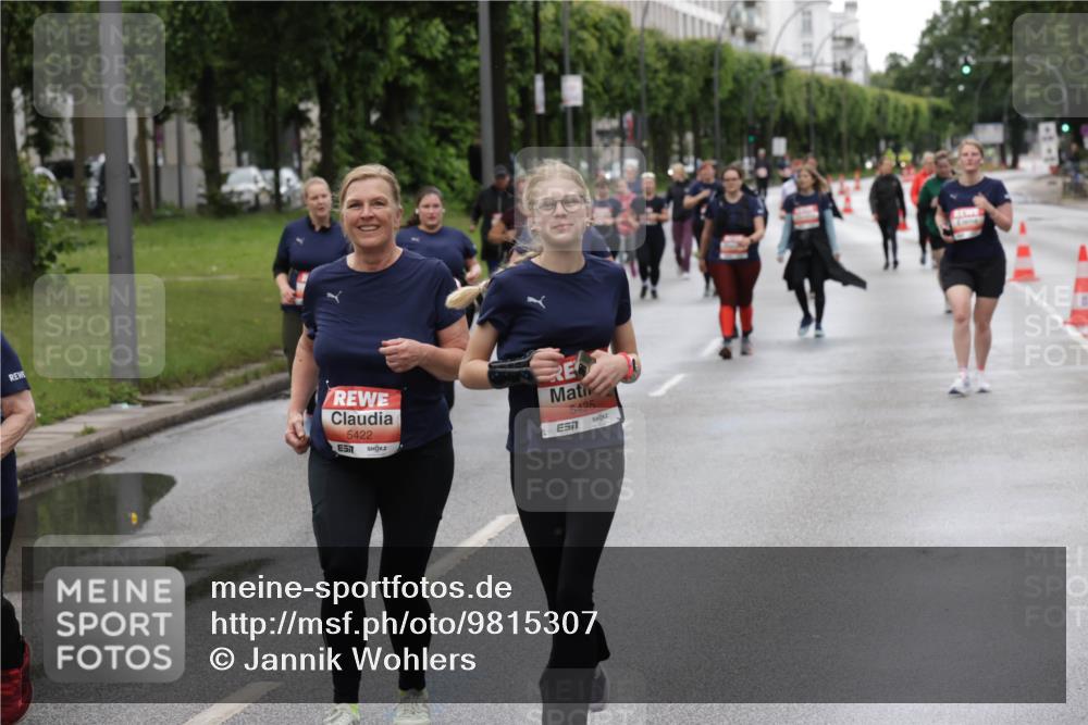 14.06.2026 - REWE Women's Run Jannik Wohlers http://msf.ph/oto/9815307 14.06.2026 10:43:48 Laufen 5422, 5425 meine-sportfotos.de