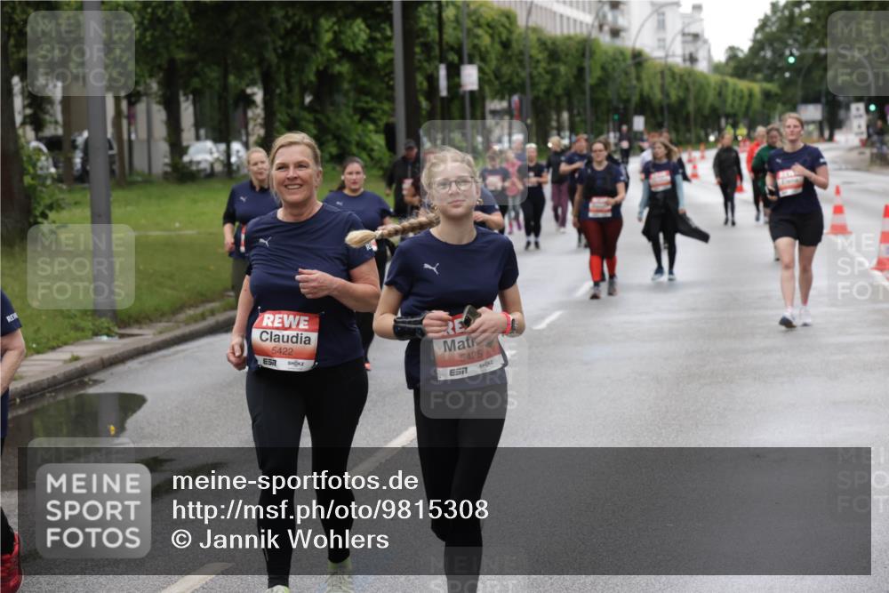14.06.2026 - REWE Women's Run Jannik Wohlers http://msf.ph/oto/9815308 14.06.2026 10:43:49 Laufen 5422, 5425 meine-sportfotos.de