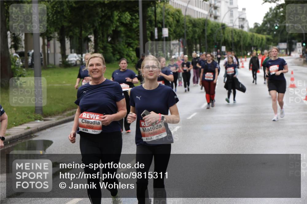 14.06.2026 - REWE Women's Run Jannik Wohlers http://msf.ph/oto/9815311 14.06.2026 10:43:49 Laufen 5422, 5425 meine-sportfotos.de