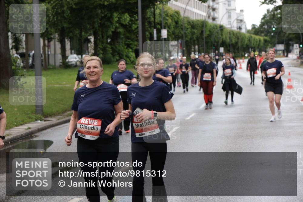 14.06.2026 - REWE Women's Run Jannik Wohlers http://msf.ph/oto/9815312 14.06.2026 10:43:49 Laufen 5422, 5425 meine-sportfotos.de