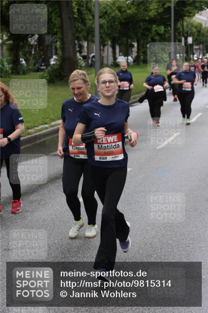 14.06.2026 - REWE Women's Run Jannik Wohlers http://msf.ph/oto/9815314 14.06.2026 10:43:50 Laufen 5422, 5425 meine-sportfotos.de
