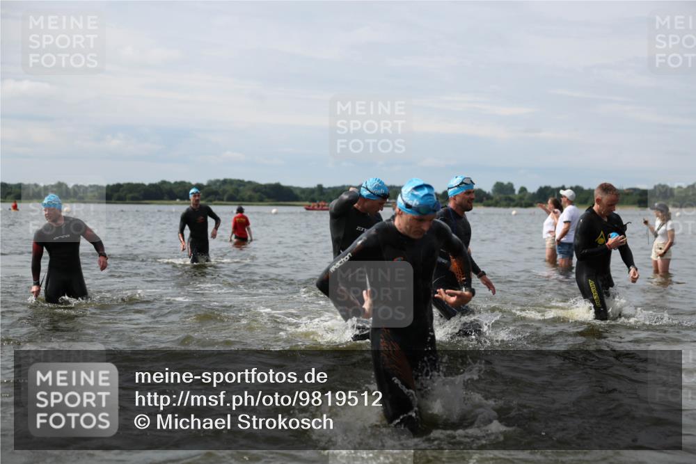 21.06.2026 - Viking Triathlon Michael Strokosch http://msf.ph/oto/9819512 21.06.2026 10:45:24 Schwimmen 37, 48, 54, 85, 105, 147, 158, 273, 274, 302, 354, 376, 540, 562, 635 meine-sportfotos.de