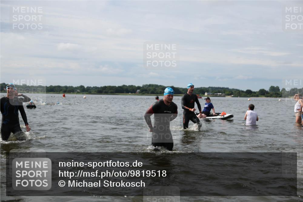 21.06.2026 - Viking Triathlon Michael Strokosch http://msf.ph/oto/9819518 21.06.2026 10:45:27 Schwimmen 37, 48, 54, 85, 105, 147, 158, 273, 274, 302, 354, 376, 540, 562, 635 meine-sportfotos.de