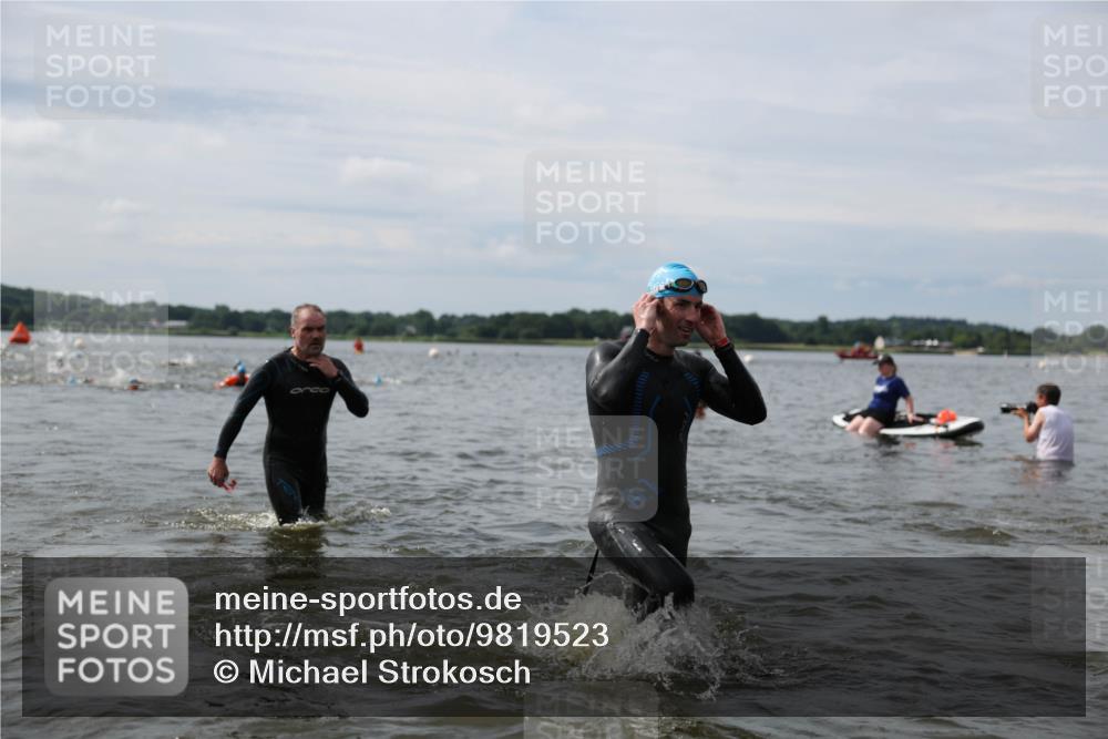 21.06.2026 - Viking Triathlon Michael Strokosch http://msf.ph/oto/9819523 21.06.2026 10:45:30 Schwimmen 37, 54, 85, 105, 147, 158, 274, 302, 376, 540, 562, 635 meine-sportfotos.de