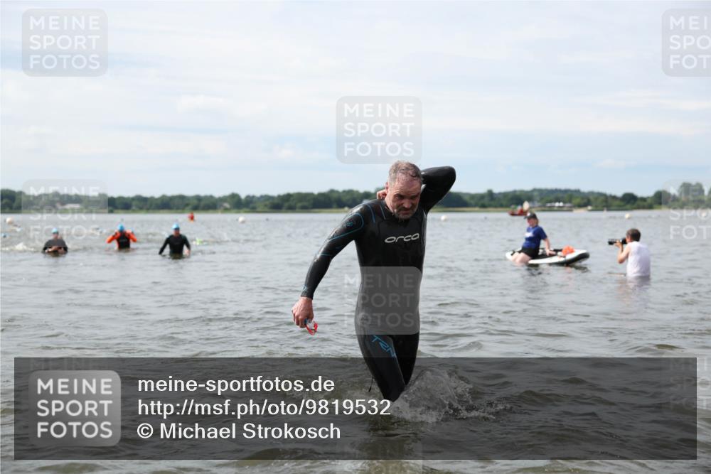 21.06.2026 - Viking Triathlon Michael Strokosch http://msf.ph/oto/9819532 21.06.2026 10:45:33 Schwimmen 37, 54, 85, 158, 376, 540, 562 meine-sportfotos.de
