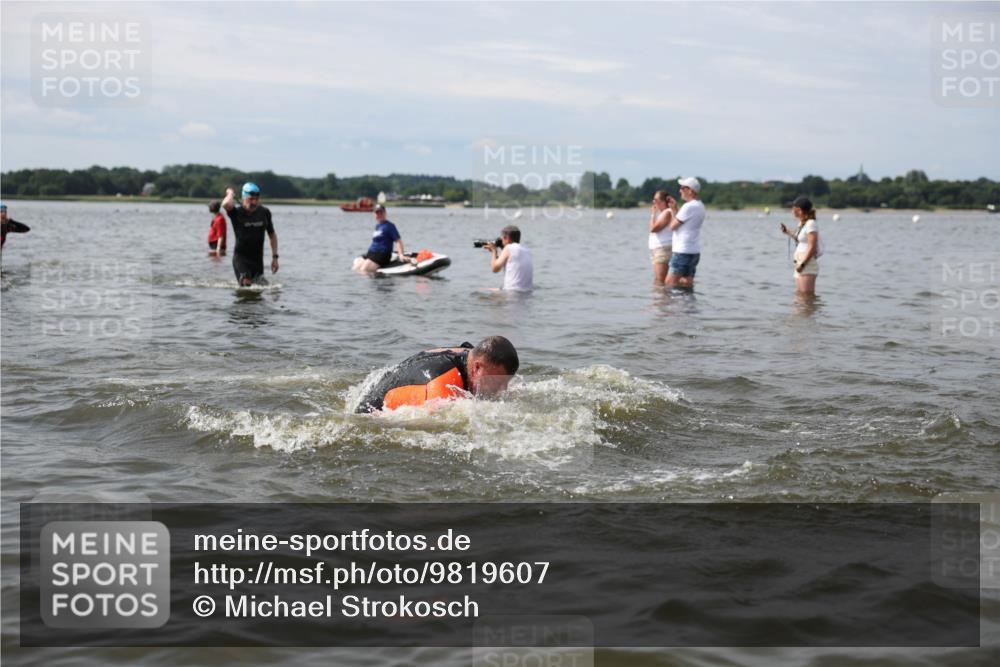 21.06.2026 - Viking Triathlon Michael Strokosch http://msf.ph/oto/9819607 21.06.2026 10:46:23 Schwimmen 91, 156, 260, 322, 324, 363, 388, 414, 497, 555, 650, 654 meine-sportfotos.de