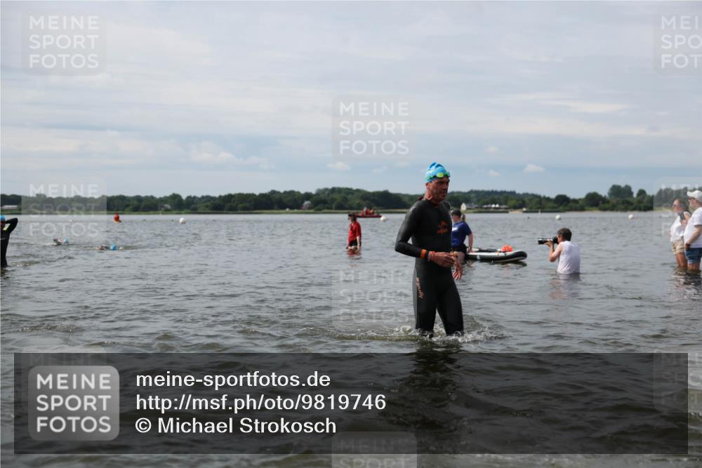 21.06.2026 - Viking Triathlon Michael Strokosch http://msf.ph/oto/9819746 21.06.2026 10:47:34 Schwimmen 56, 297, 304, 353, 469, 554, 571, 574 meine-sportfotos.de