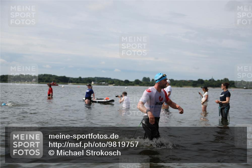 21.06.2026 - Viking Triathlon Michael Strokosch http://msf.ph/oto/9819757 21.06.2026 10:47:46 Schwimmen 56, 60, 574 meine-sportfotos.de