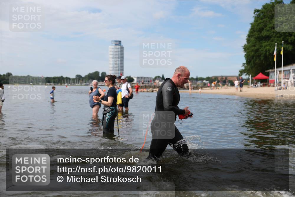 21.06.2026 - Viking Triathlon Michael Strokosch http://msf.ph/oto/9820011 21.06.2026 10:51:24 Schwimmen 335, 609, 628 meine-sportfotos.de