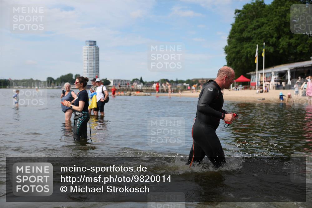 21.06.2026 - Viking Triathlon Michael Strokosch http://msf.ph/oto/9820014 21.06.2026 10:51:24 Schwimmen 335, 609, 628 meine-sportfotos.de